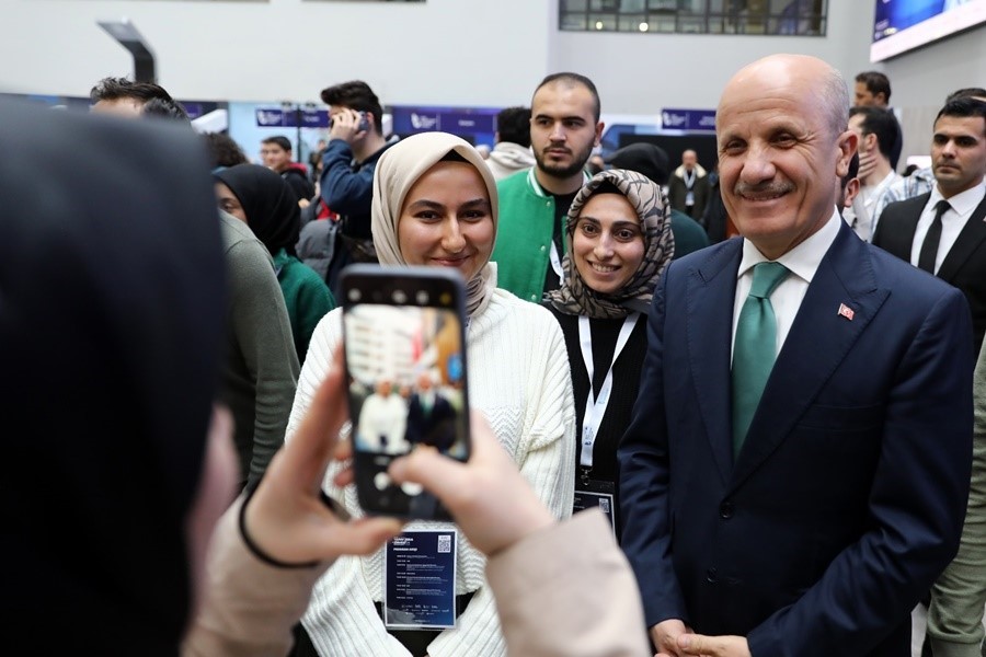 YÖK Başkanı Özvar: "Türkiye’nin yarınlarını inşa edecek siz gençlerimize güveniyoruz"