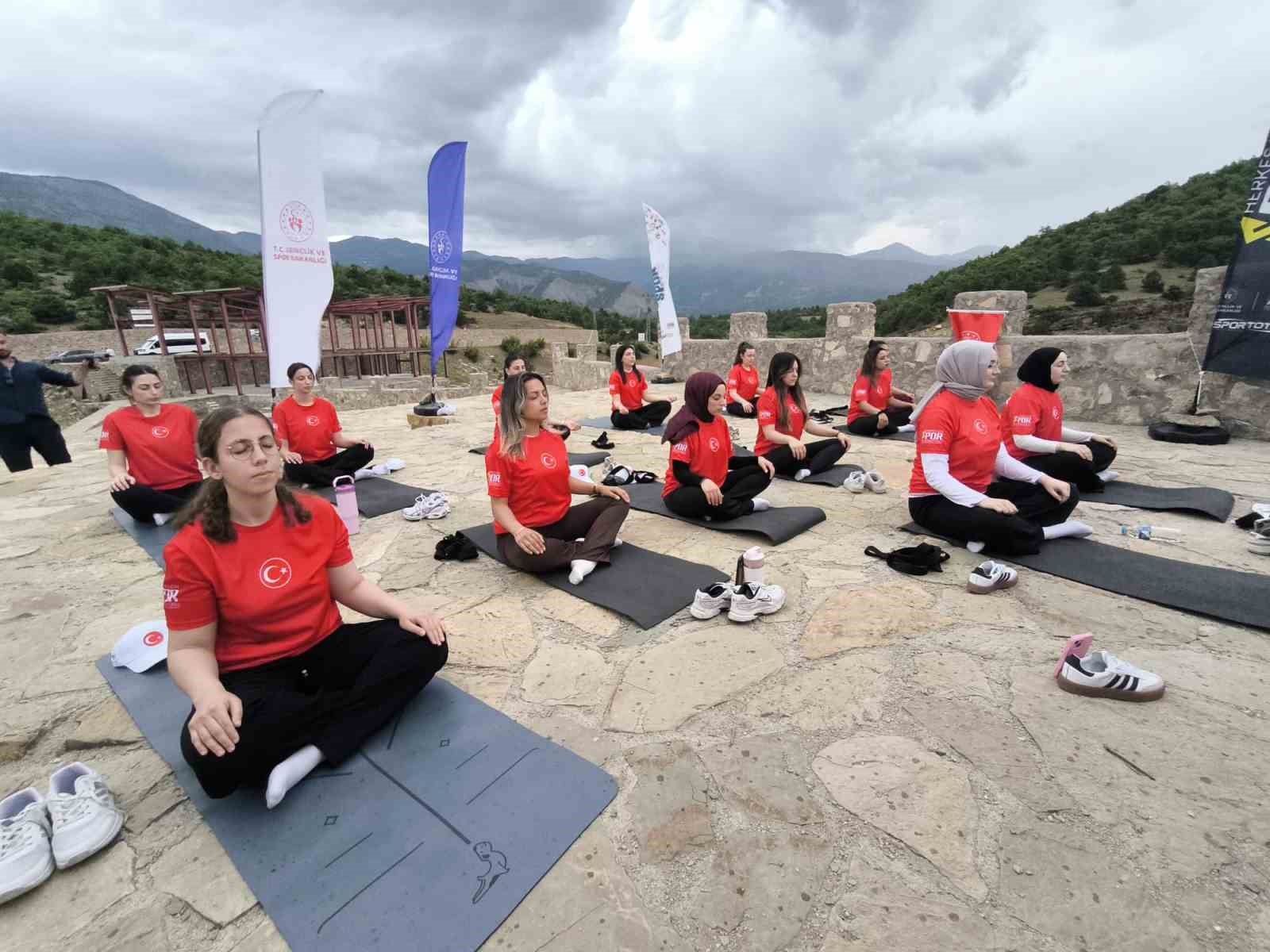Cehennem Deresi Kanyonu’nda dünya yoga günü etkinliği