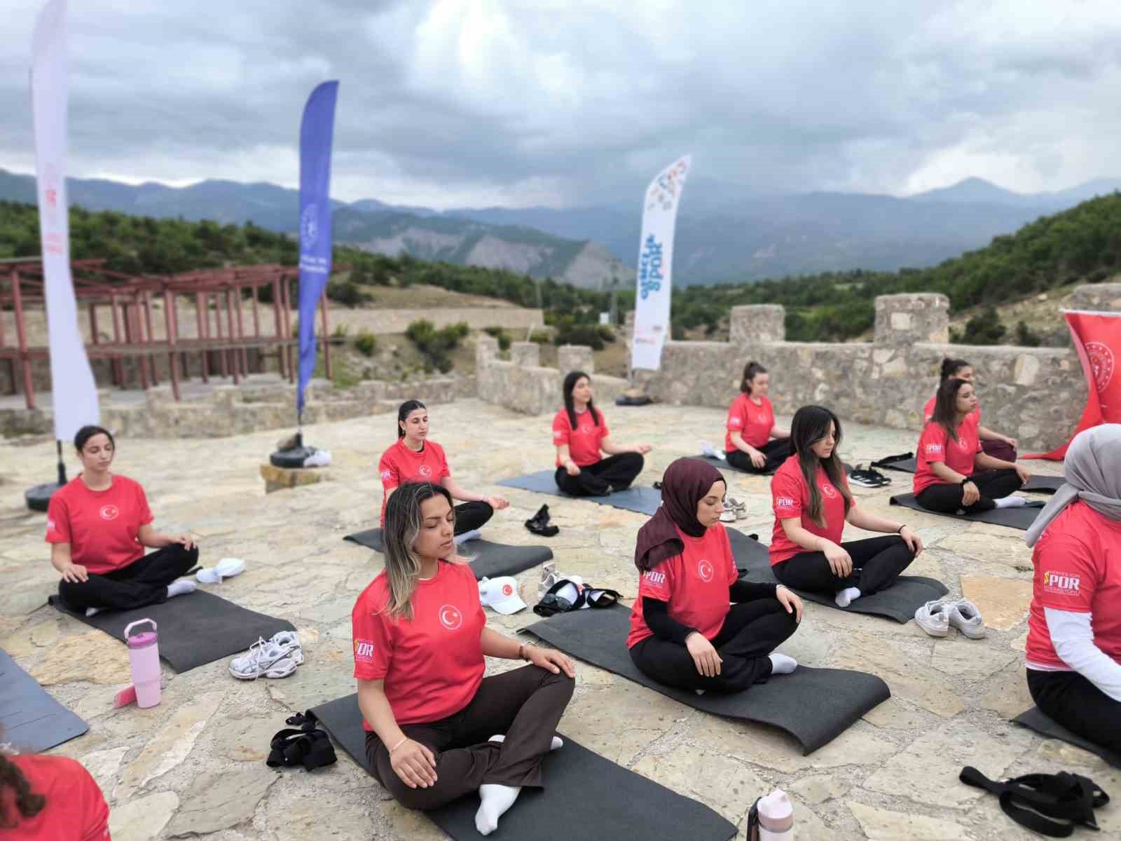 Cehennem Deresi Kanyonu’nda dünya yoga günü etkinliği