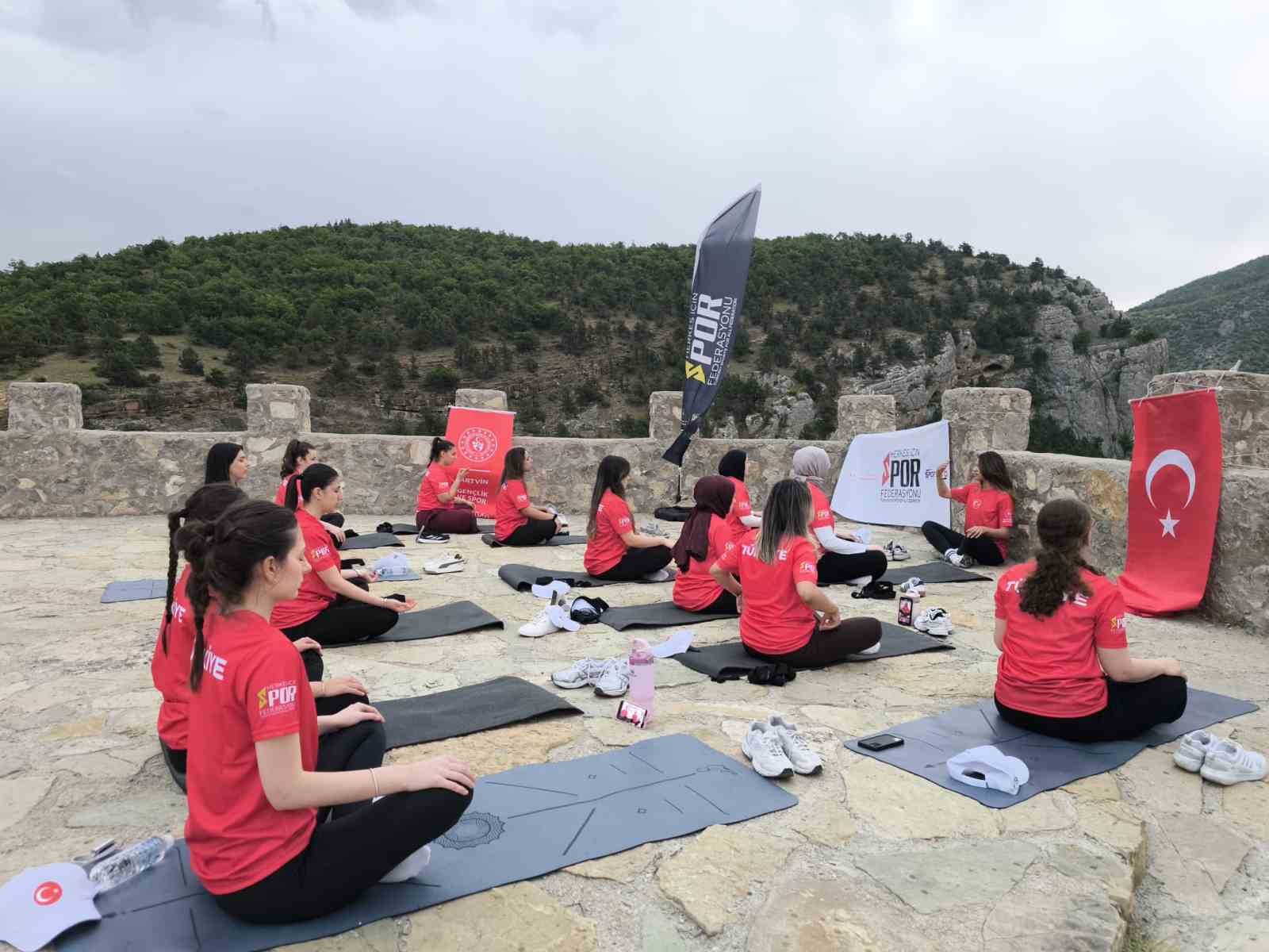 Cehennem Deresi Kanyonu’nda dünya yoga günü etkinliği