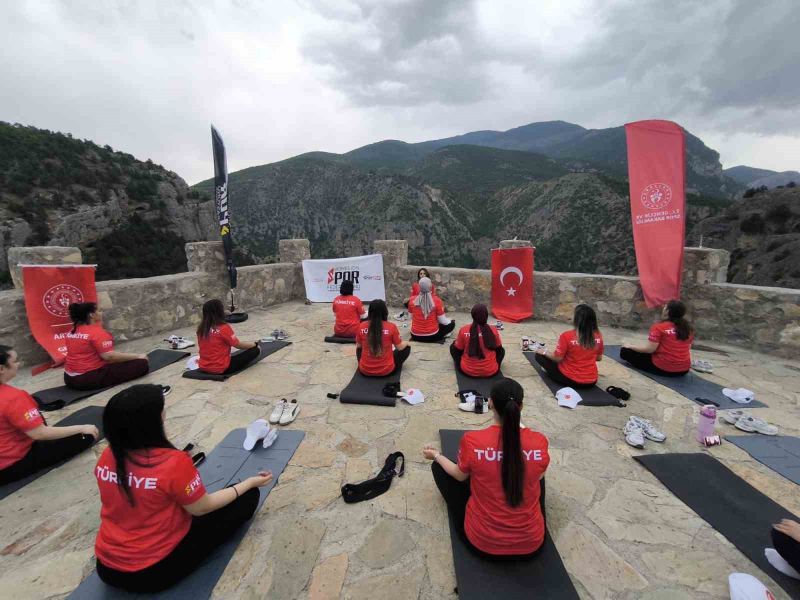 Cehennem Deresi Kanyonu’nda dünya yoga günü etkinliği