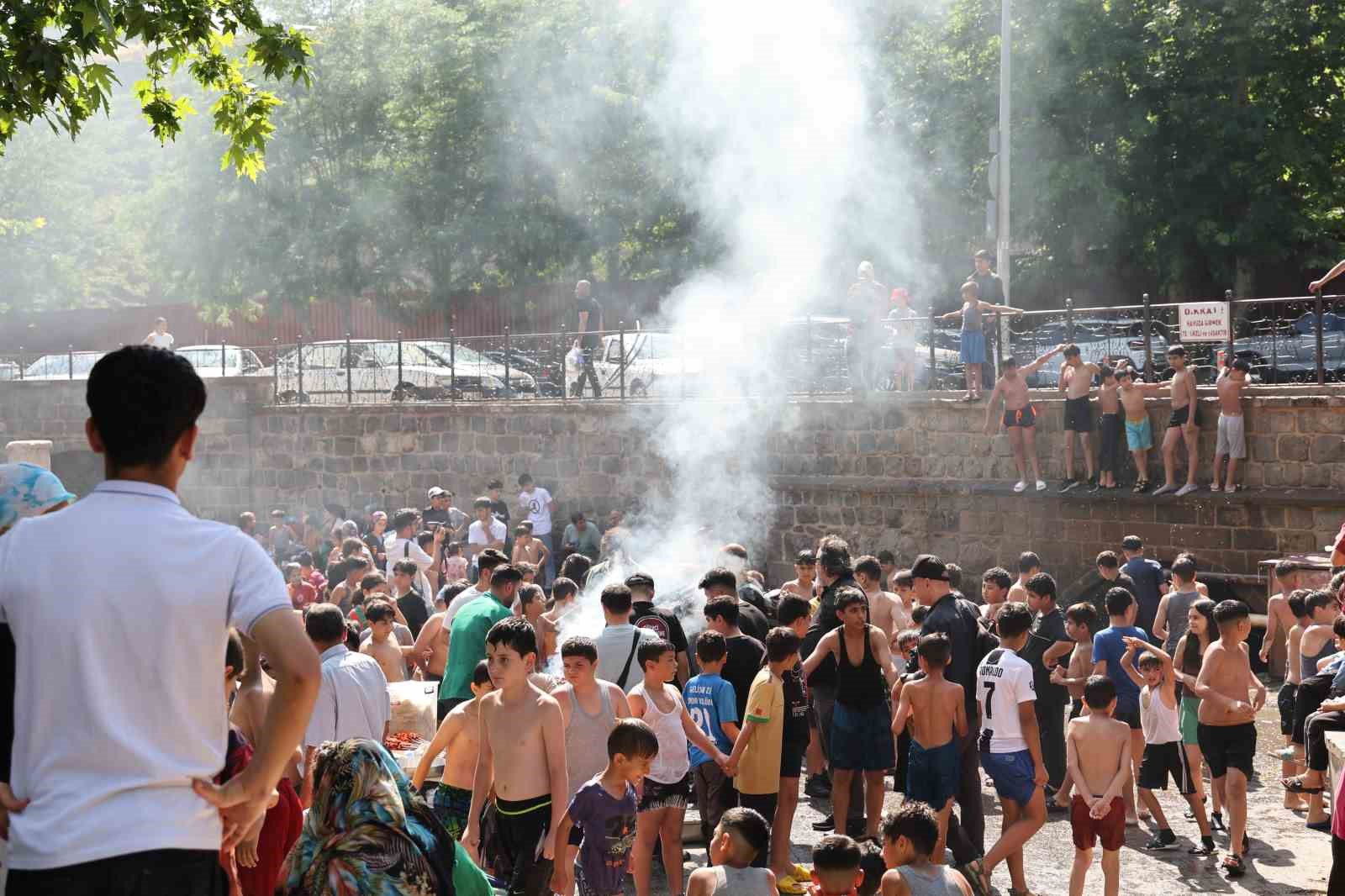 Havuzdan çıkan çocuklara ciğer sürprizi