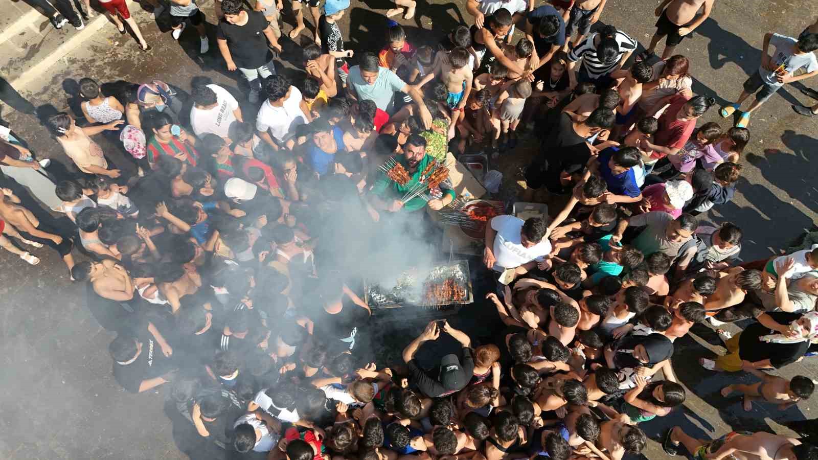Havuzdan çıkan çocuklara ciğer sürprizi