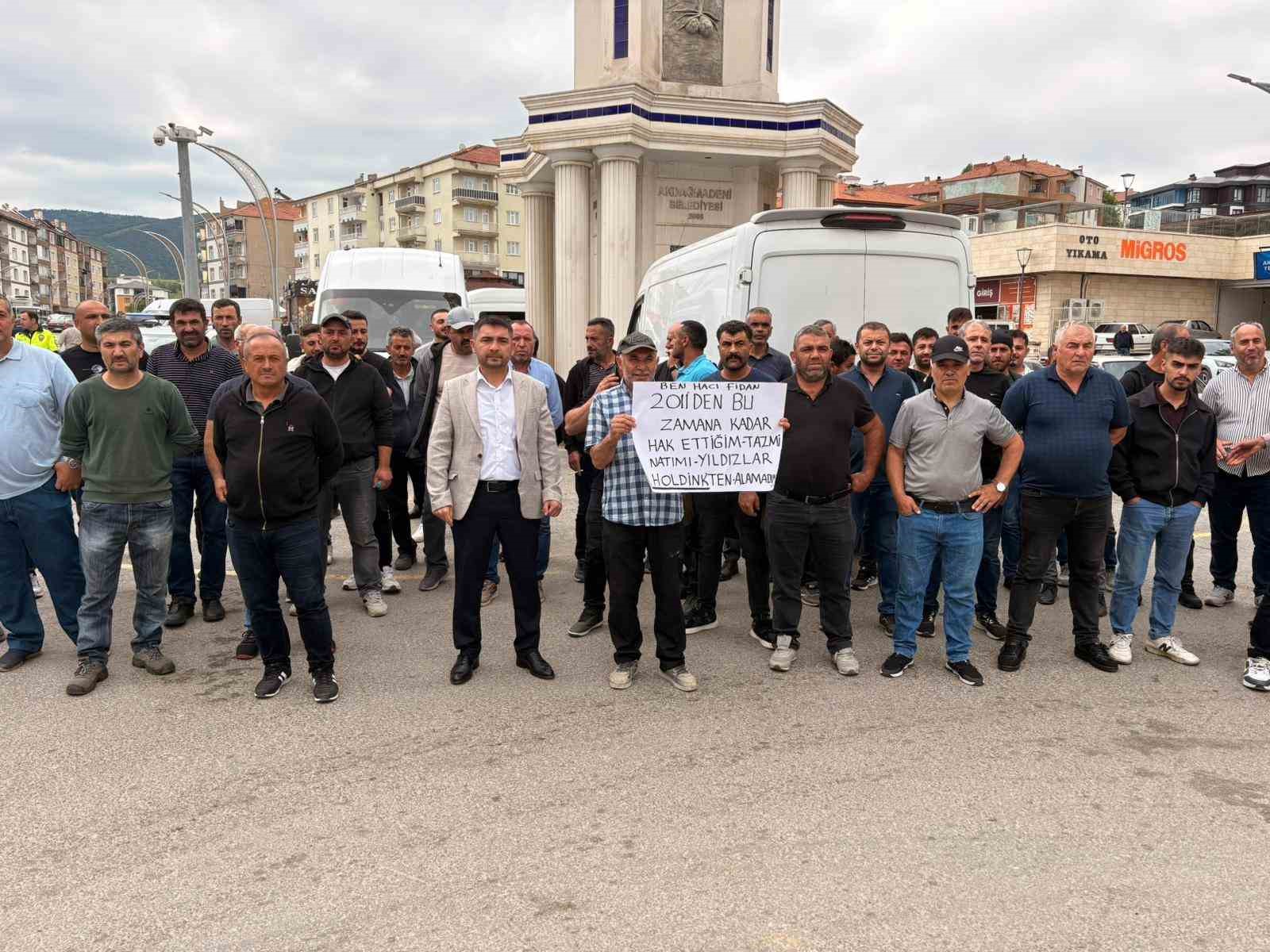 Yozgat’ta 4 aydır maaşlarını alamadıklarını ileri süren maden işçileri işvereni protesto etti