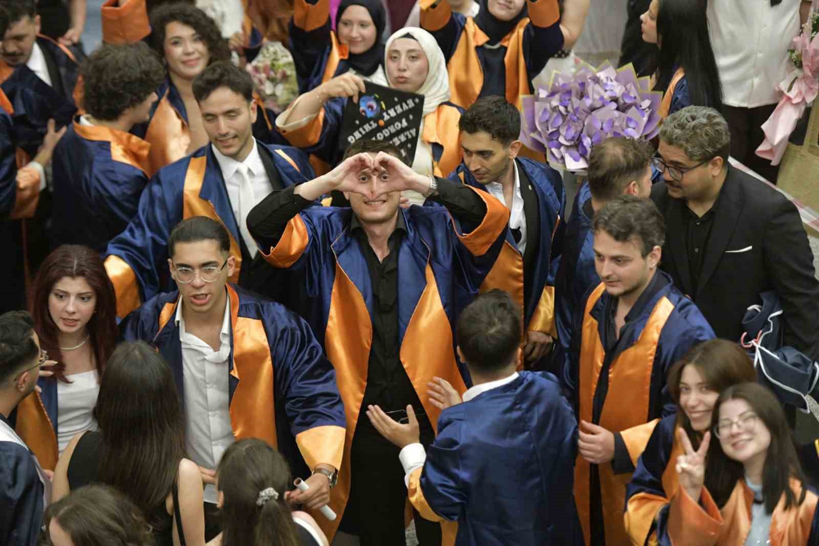 Edebiyat Fakültesinde mezuniyet töreni