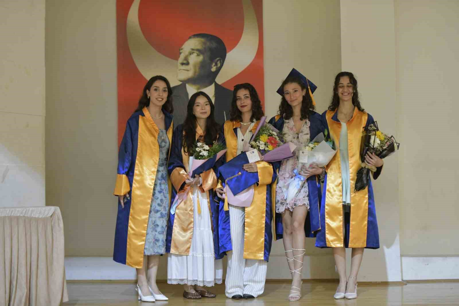 Edebiyat Fakültesinde mezuniyet töreni
