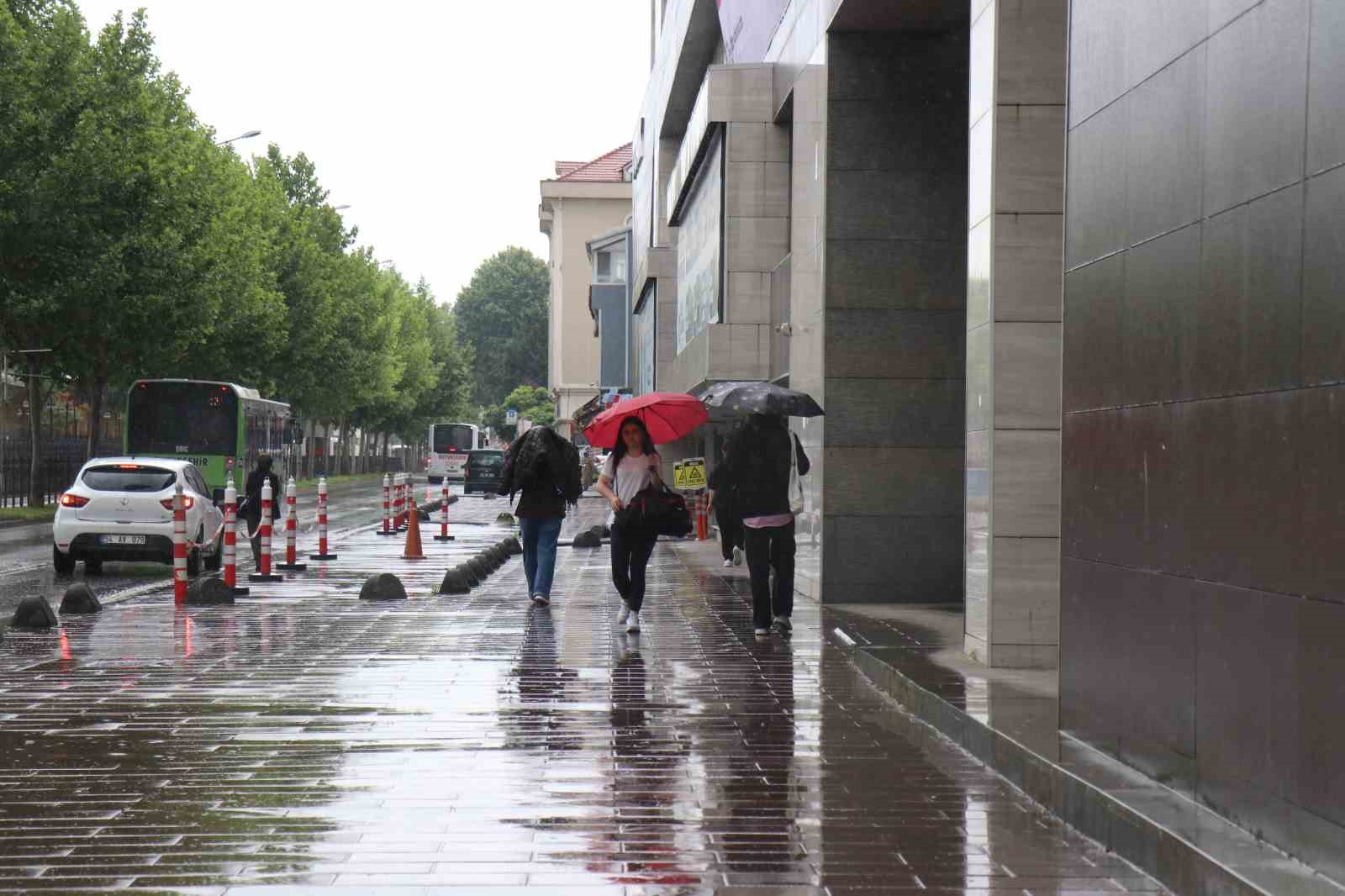 Sakarya’da yağış hayatı olumsuz etkiledi