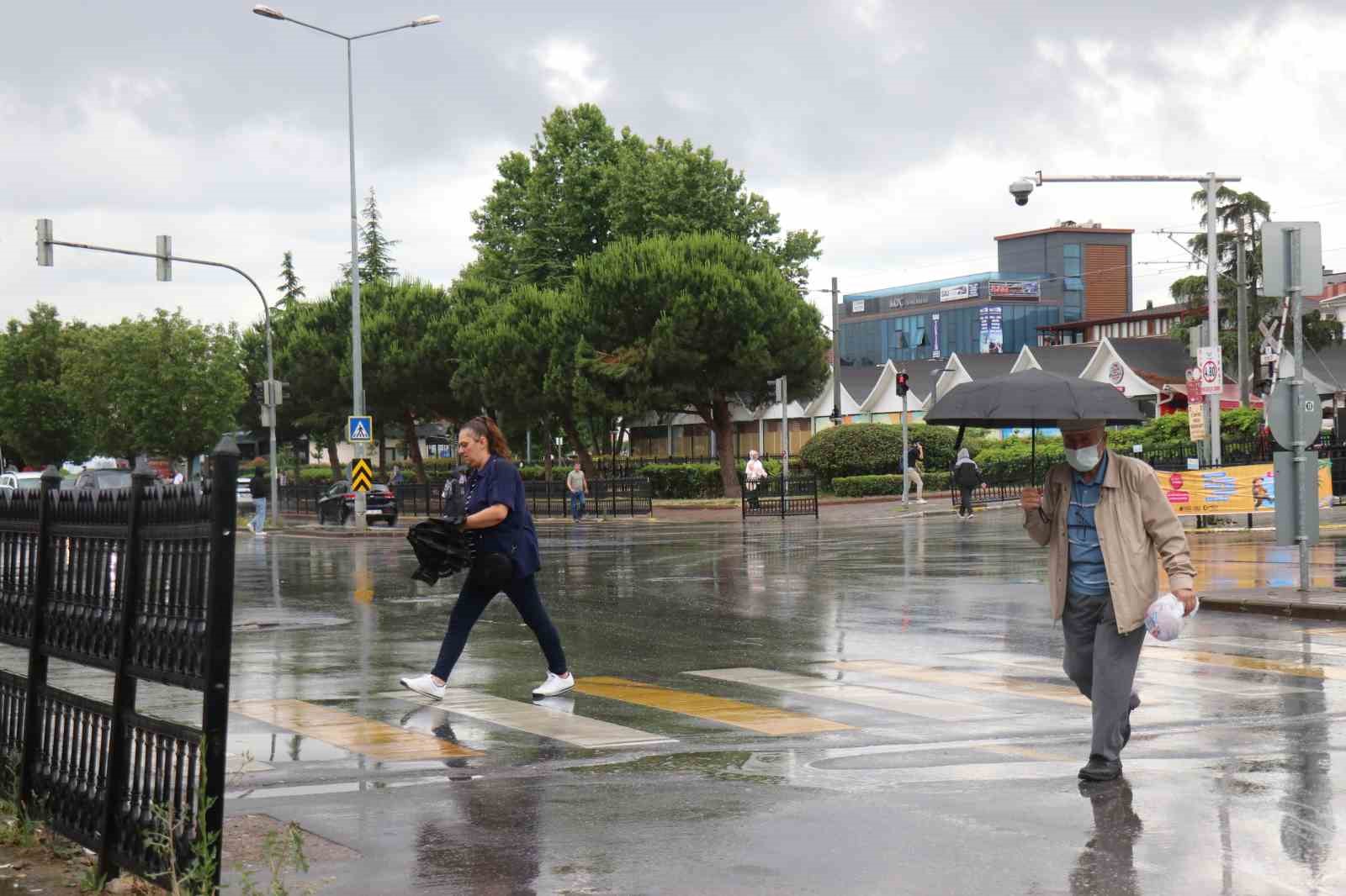 Sakarya’da yağış hayatı olumsuz etkiledi
