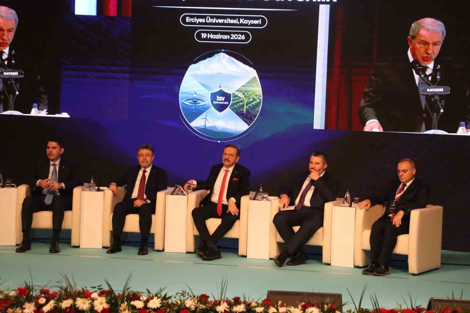 Bakan Kurum: "Depremden sonra 2 yılda 455 bin konutu bitirmek kolay iş değil"