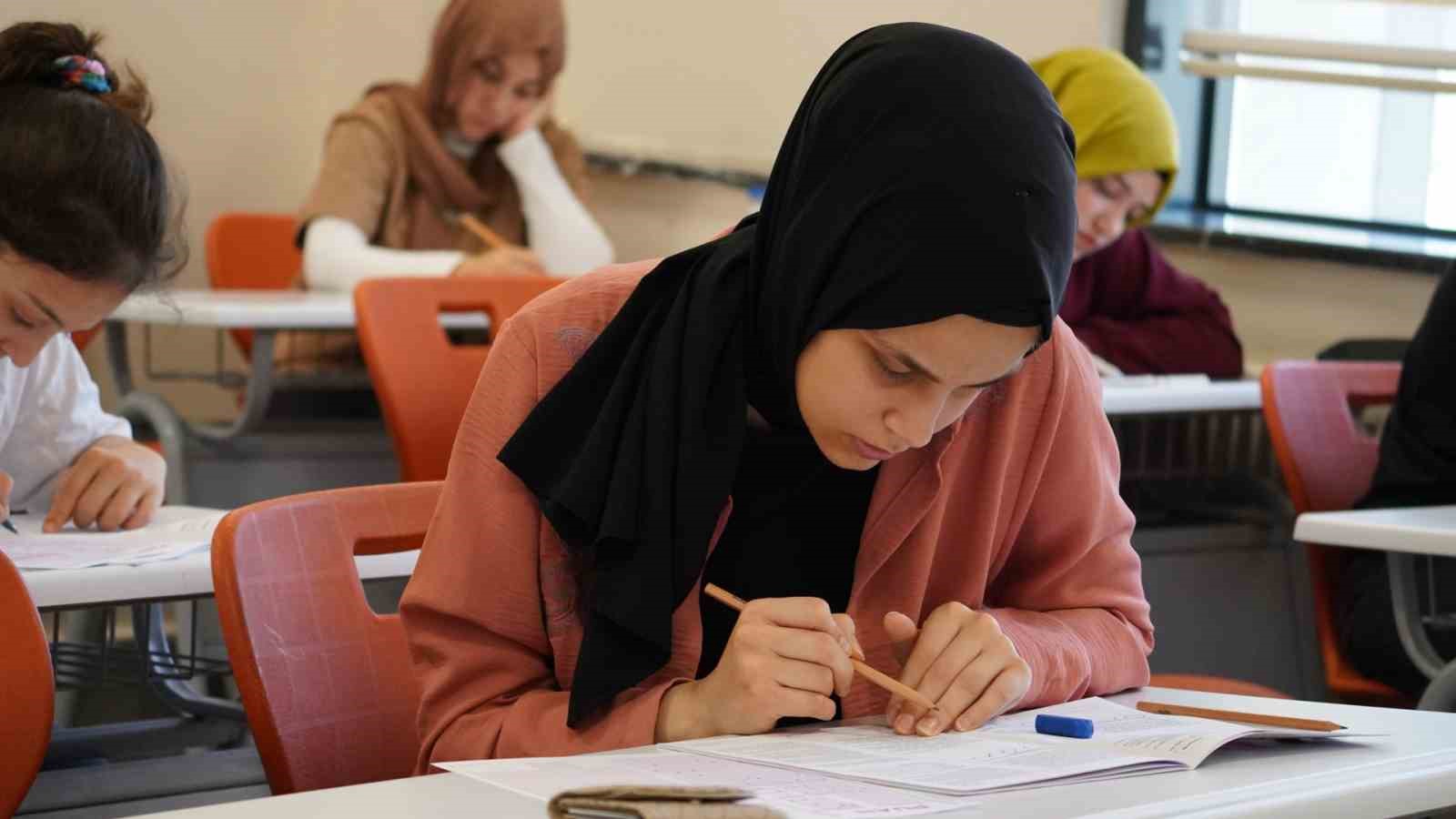 Gaziantep Büyükşehir’den sınava hazırlanan öğrencilere YKS tatbikatı