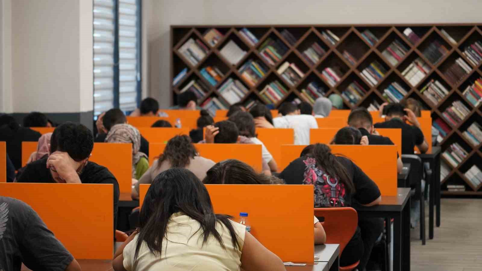 Gaziantep Büyükşehir’den sınava hazırlanan öğrencilere YKS tatbikatı