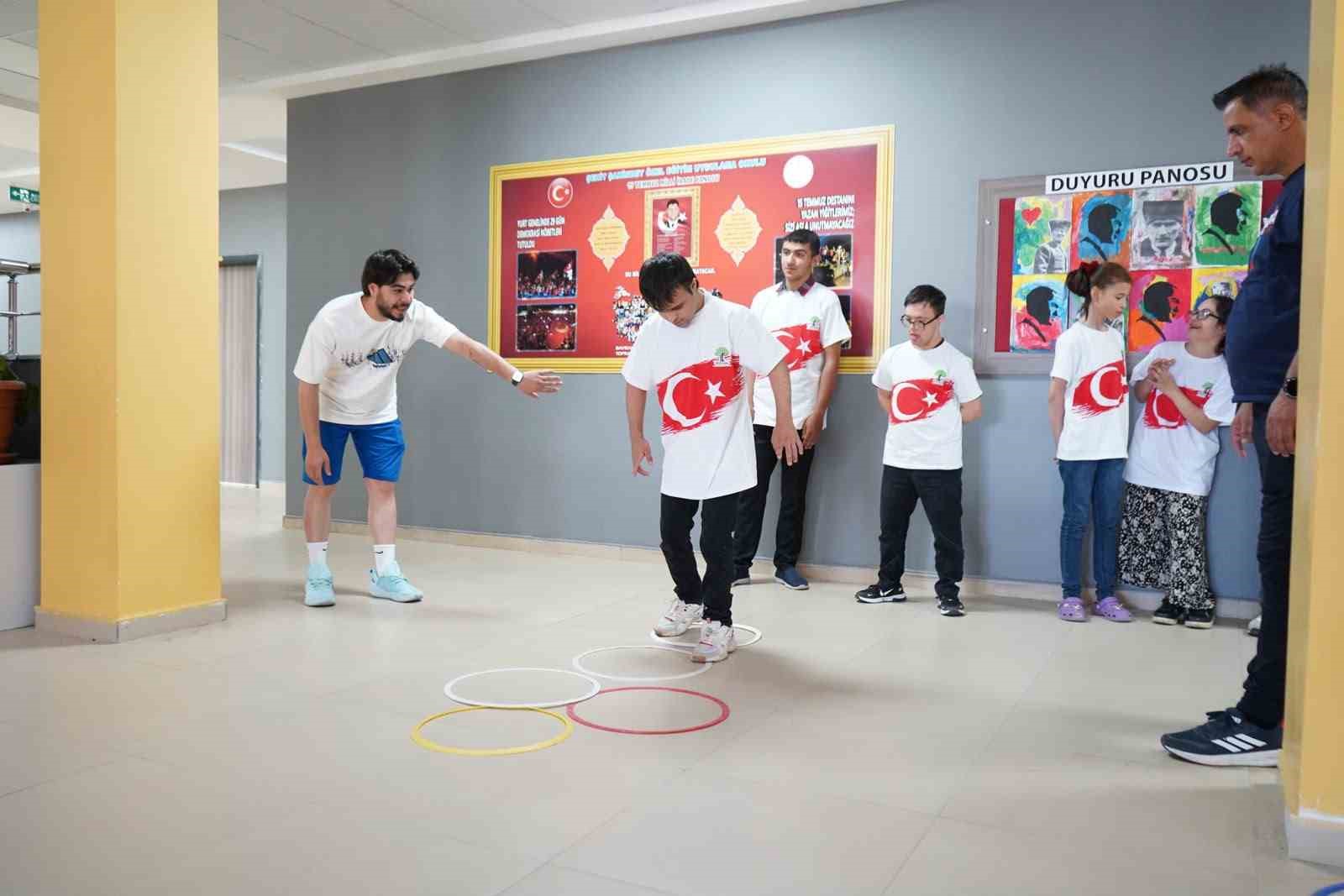 Spor festivali, özel ihtiyaçlı öğrencilerin yüzünü güldürdü