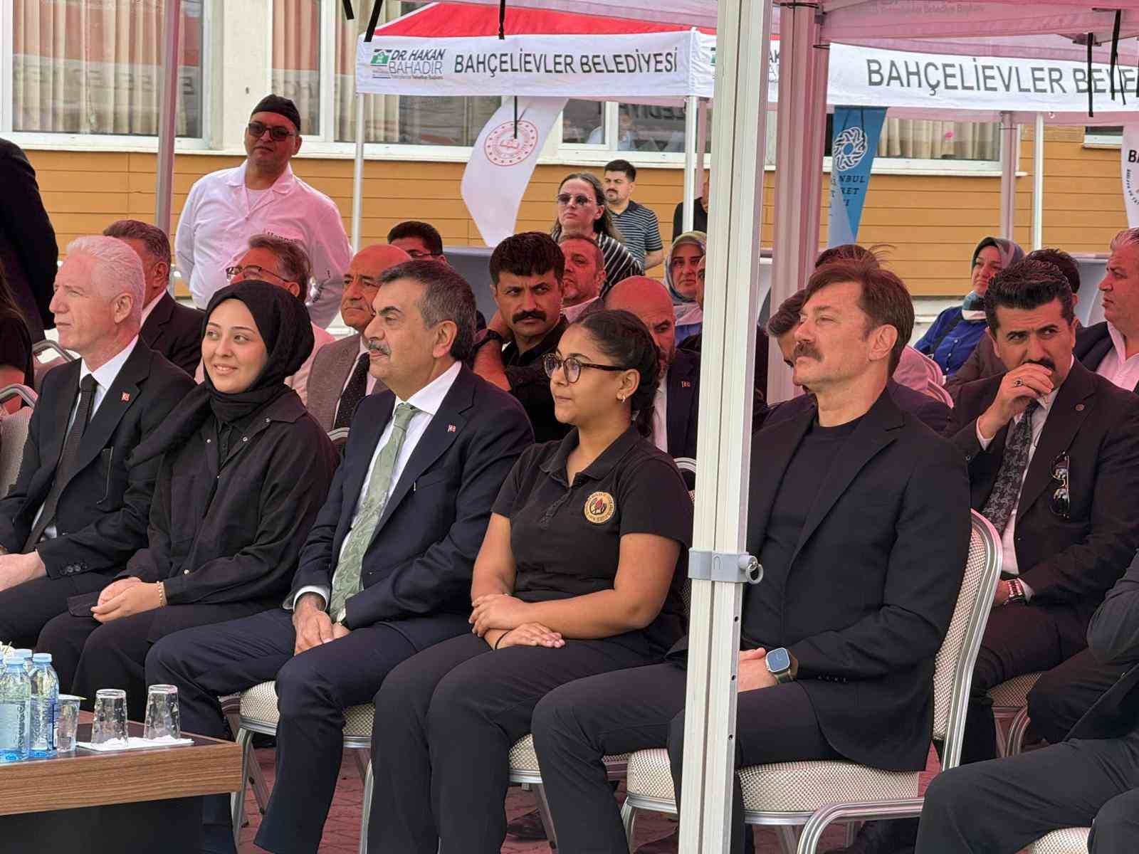 Bakan Tekin: "Bizim işimiz milli birliğimizi, beraberliğimizi güçlendirecek bir eğitim vermek"