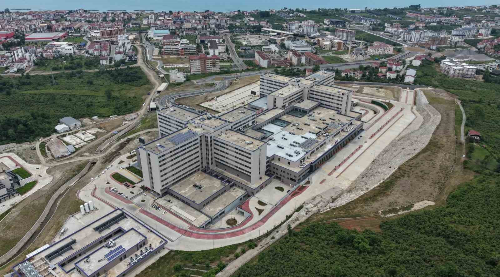 Bin 200 yataklı Ordu Şehir Hastanesi açılış için gün sayıyor