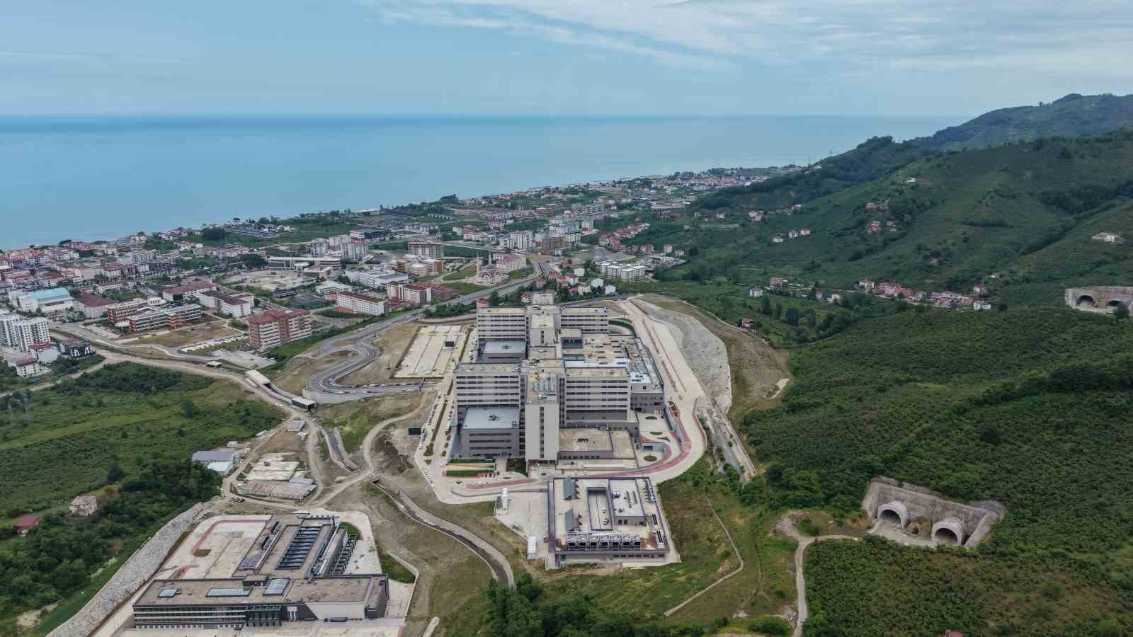 Bin 200 yataklı Ordu Şehir Hastanesi açılış için gün sayıyor