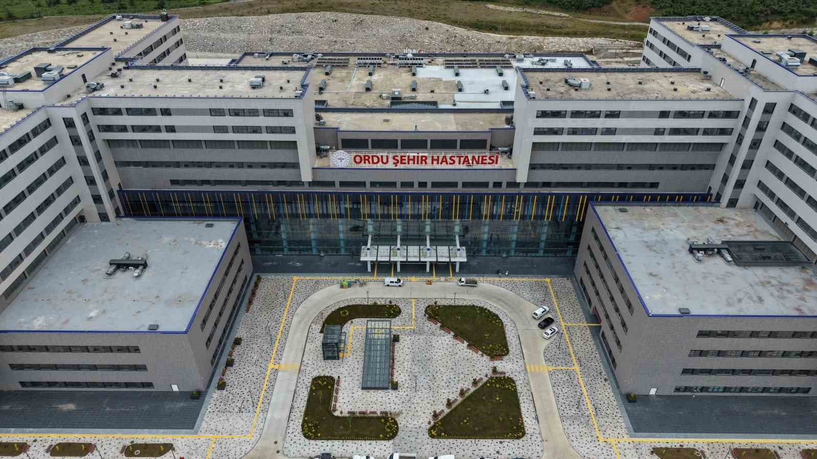 Bin 200 yataklı Ordu Şehir Hastanesi açılış için gün sayıyor