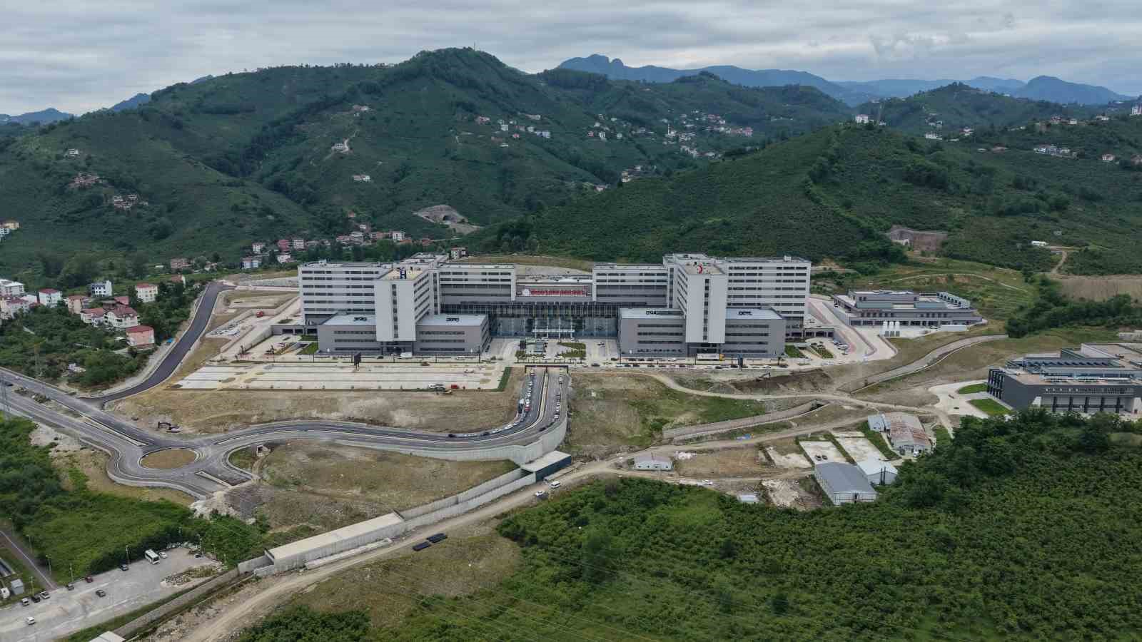 Bin 200 yataklı Ordu Şehir Hastanesi açılış için gün sayıyor