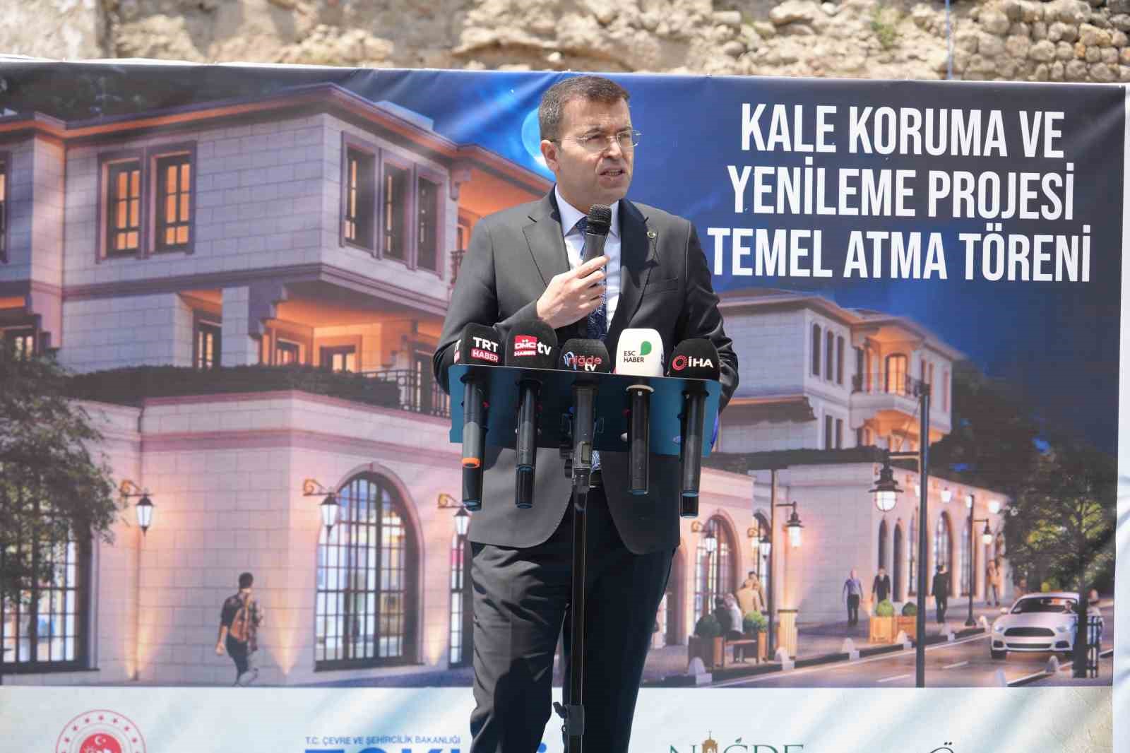 Niğde’nin sınırsız bütçeli Kale ve Çevresi Yenileme Projesi’nde ilk harç döküldü