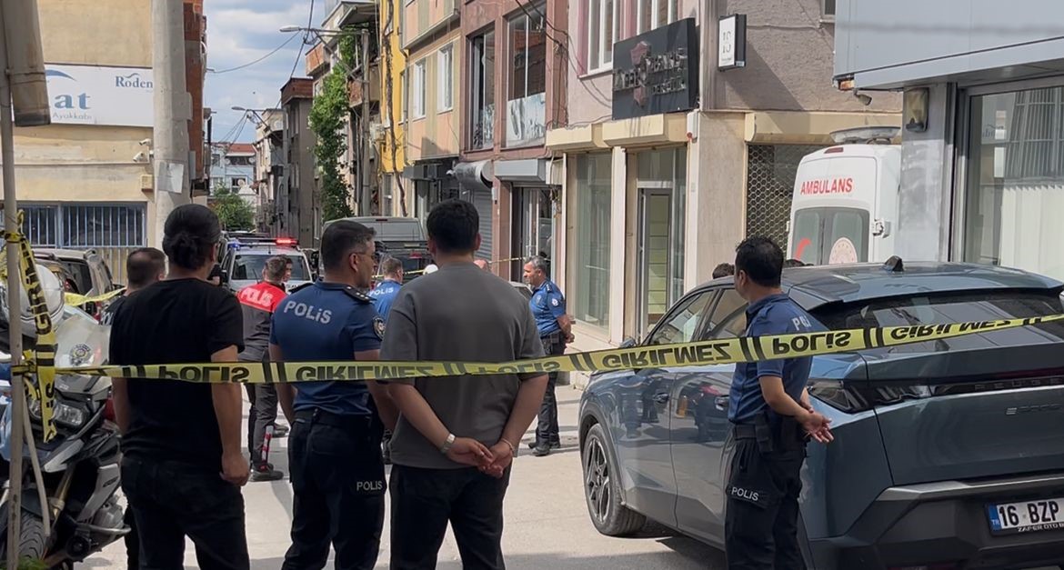 Kadın iş ortağını vurdu, canına kıydı