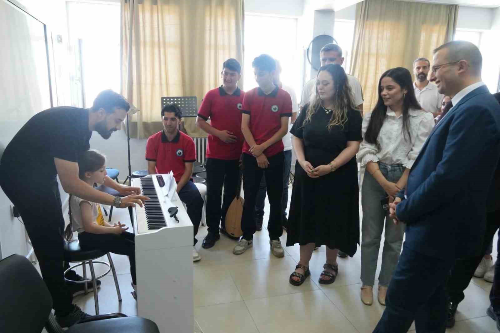 Cizre Güzel Sanatlar Lisesi’nde müzik atölyesi açıldı