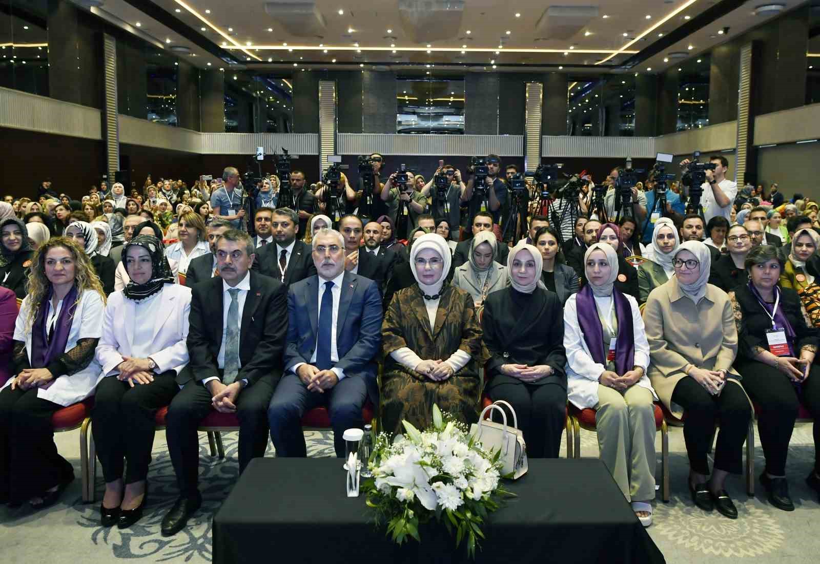 Emine Erdoğan: "Kadınların ekonomik hayata katılması, afet sonrası toparlanma döneminde büyük öneme sahiptir"