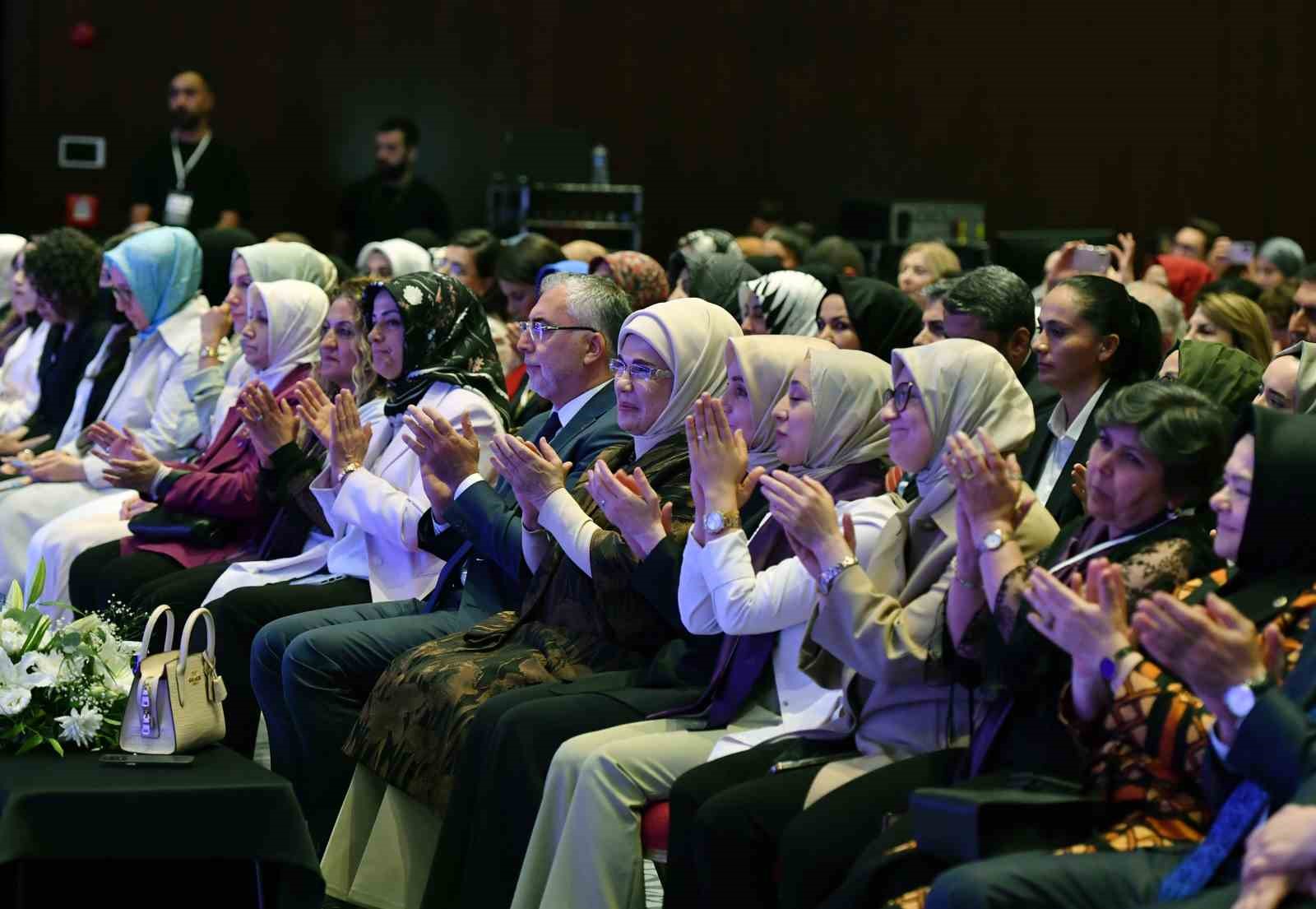 Emine Erdoğan: "Kadınların ekonomik hayata katılması, afet sonrası toparlanma döneminde büyük öneme sahiptir"