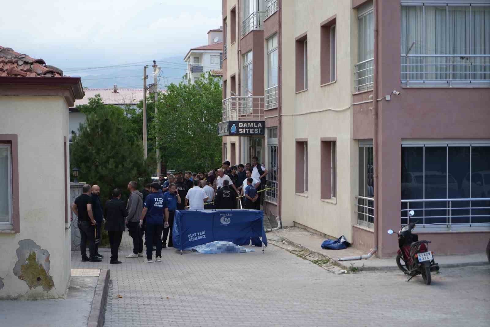 Niğde’de 10. kattan düşen genç hayatını kaybetti