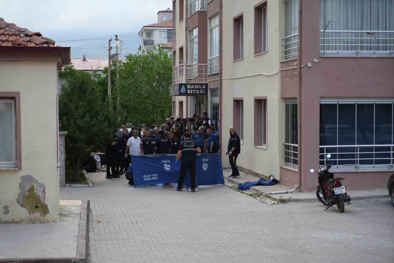 Niğde’de 10. kattan düşen genç hayatını kaybetti