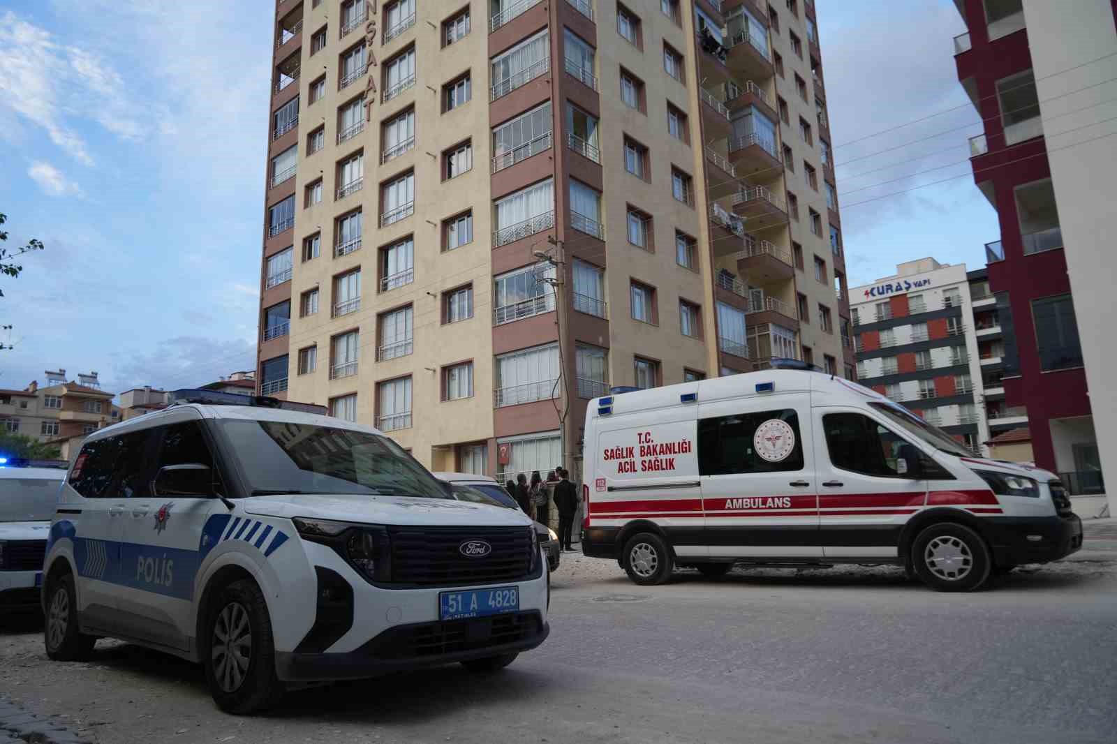 Niğde’de 10. kattan düşen genç hayatını kaybetti