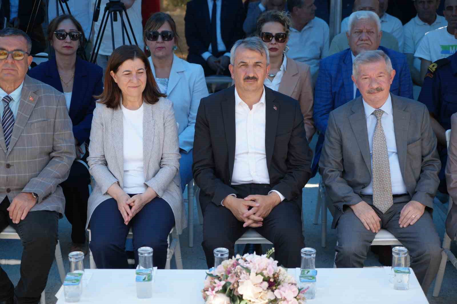 Saros’ta ’Akıncılar’, ’Fatih Sultan Mehmet’ ve ’Kemer’ heykelleri suya batırıldı