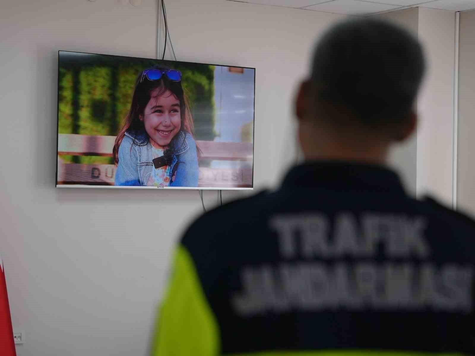 Düzce Belediyesi’nden eğitime geldiğini düşünen jandarma personeline ‘Babalar Günü’ sürprizi
