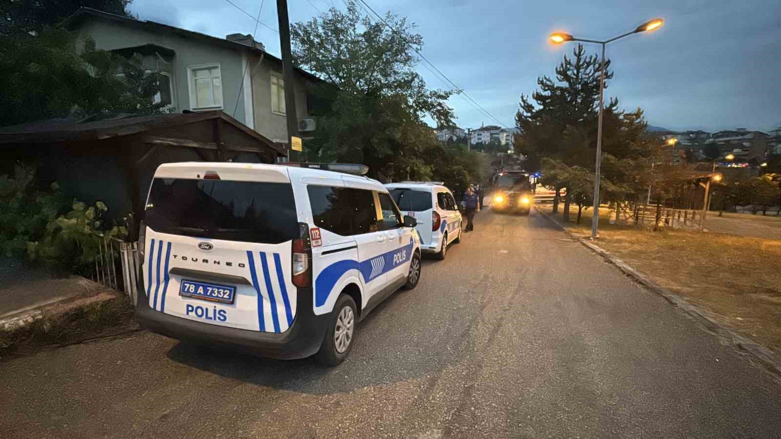 Ardiyede çıkan yangın evlere sıçramadan söndürüldü
