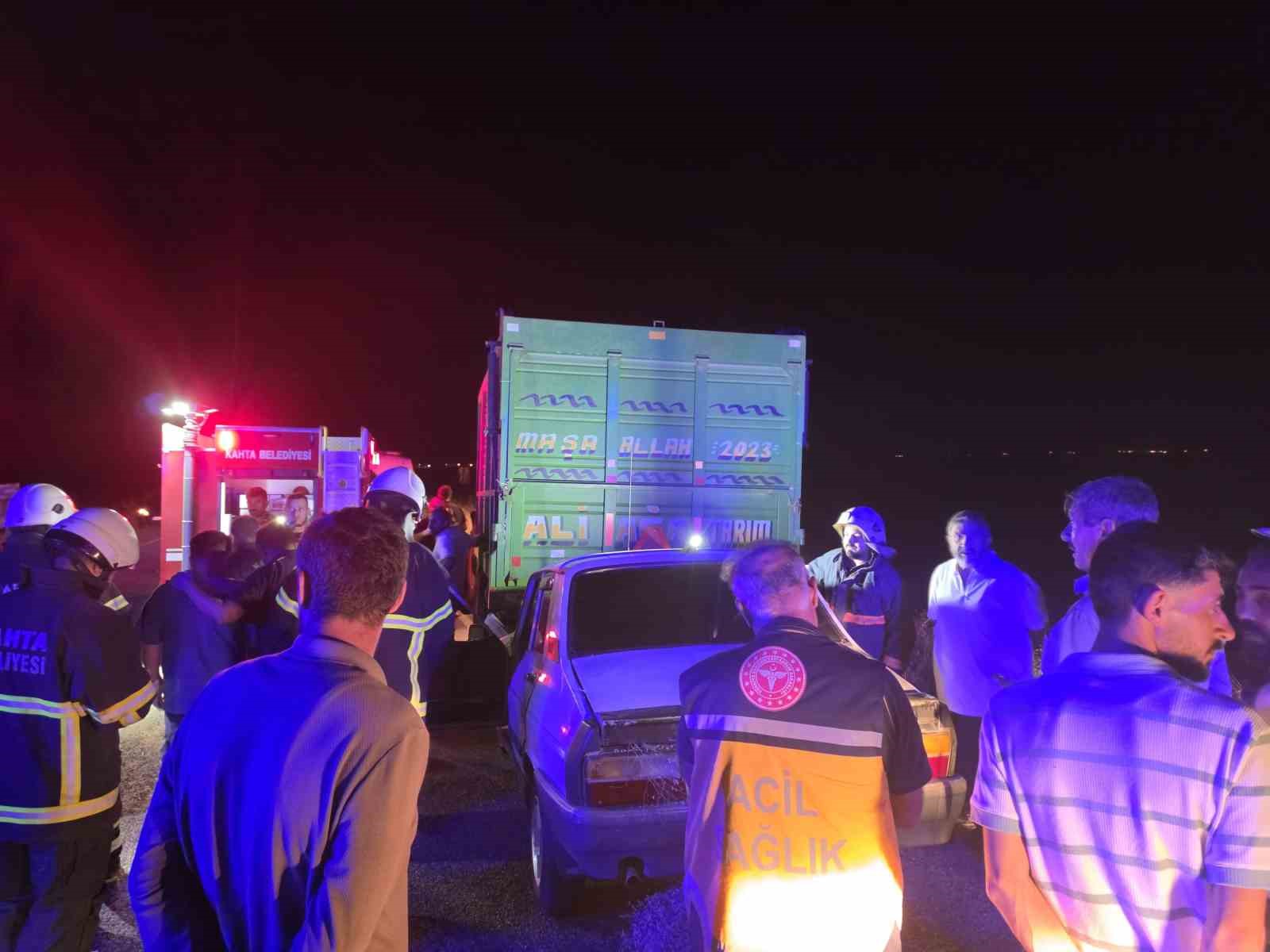 Traktör ile otomobil çarpıştı: 1 ölü, 1 ağır yaralı
