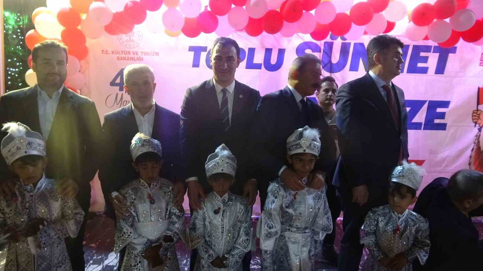 Kilis’te geleneksel sünnet şöleni: 25 çocuk sünnet oldu