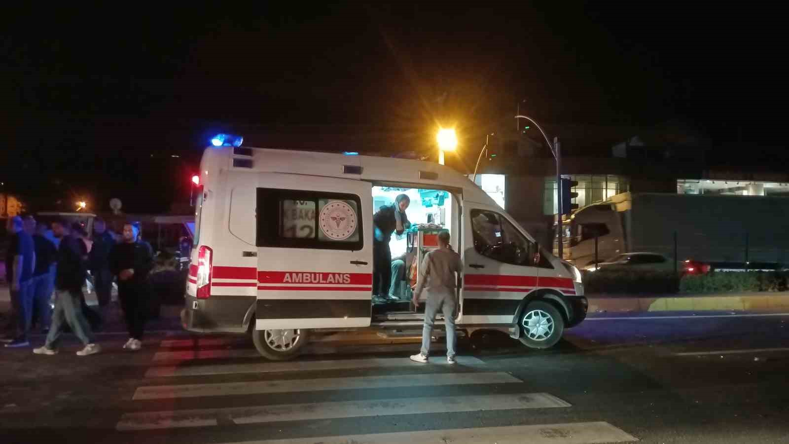 Motosiklet ile çarpışan otomobil takla atarak ters döndü: 1’i ağır 4 yaralı
