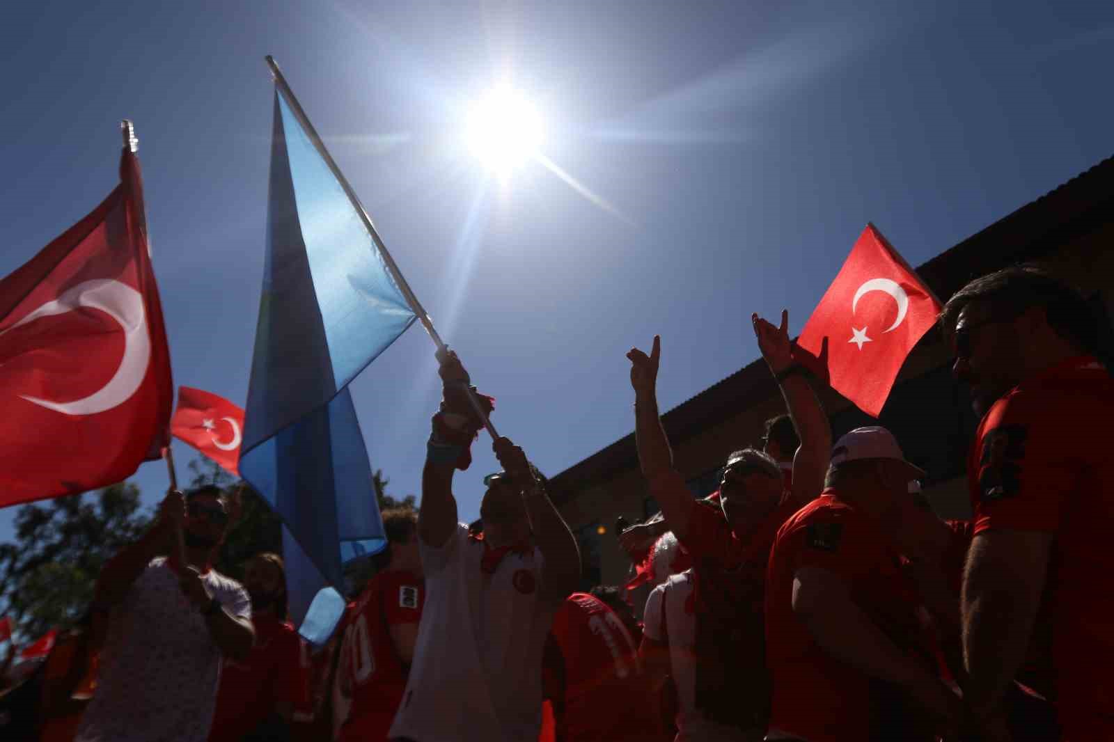 Türk taraftarlar, San Francisco’da heyecanla maç saatini bekliyor