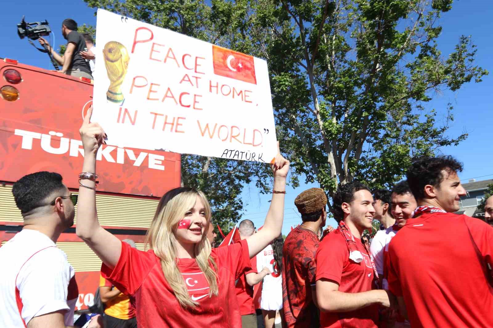 Türk taraftarlar, San Francisco’da heyecanla maç saatini bekliyor