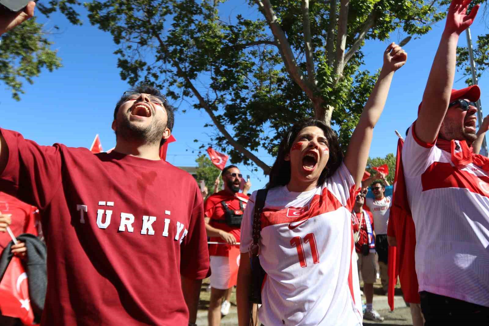 Türk taraftarlar, San Francisco’da heyecanla maç saatini bekliyor
