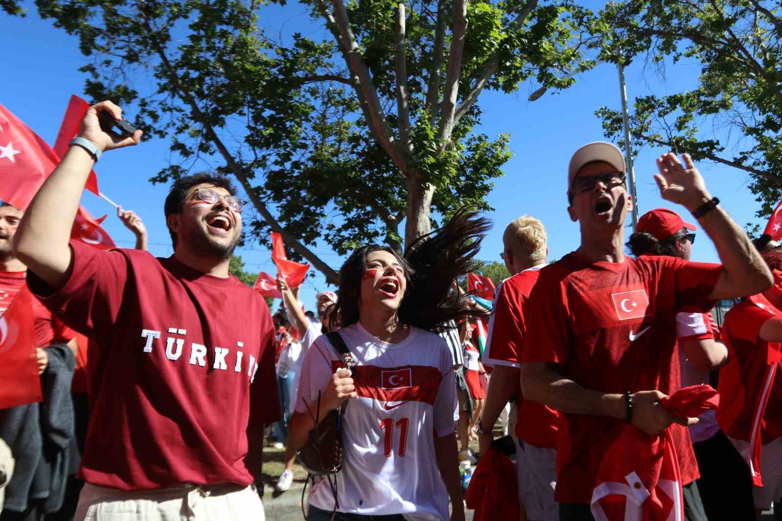 Türk taraftarlar, San Francisco’da heyecanla maç saatini bekliyor