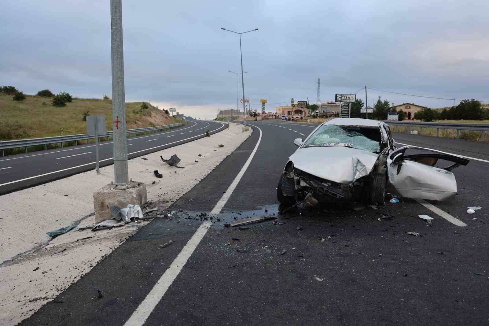 Nevşehir’de otomobil direğe çarptı: 1 çocuk ölü, 3 yaralı