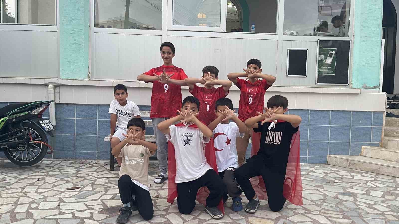 Sabah namazında buluştular, Dünya Kupası heyecanını camide yaşadılar