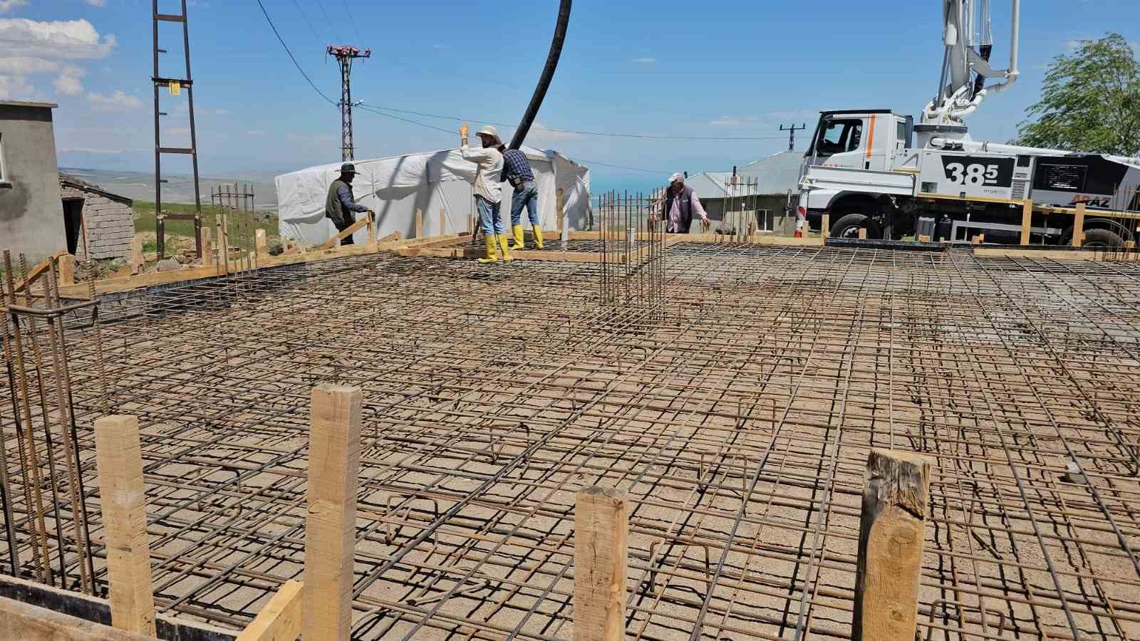 Aydınlar’da taziye evi ve caminin temeli dualarla atıldı