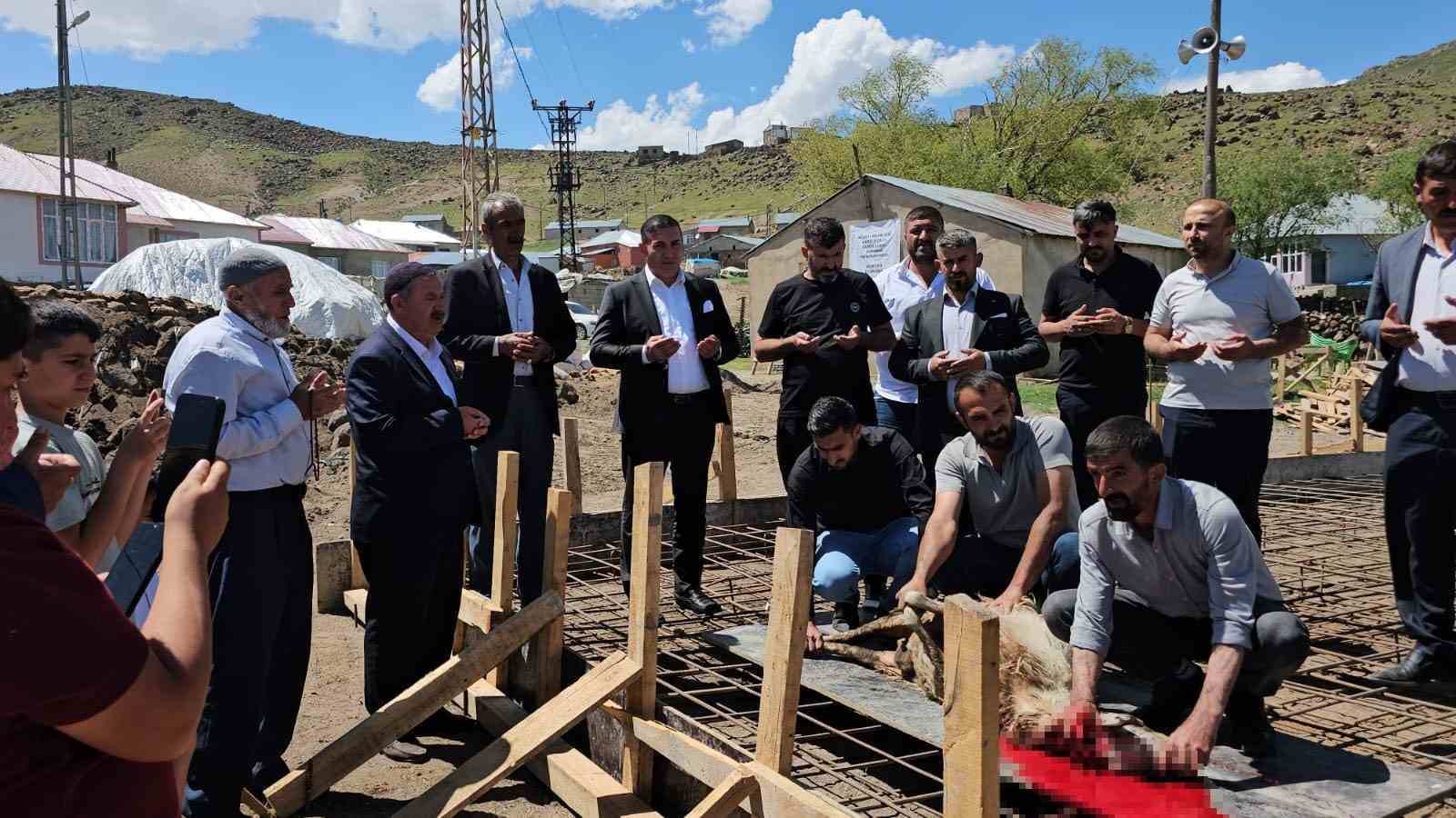 Aydınlar’da taziye evi ve caminin temeli dualarla atıldı