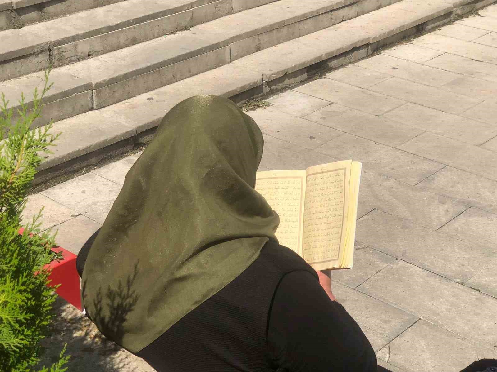 Isparta’da 21 bin 762 öğrenci üniversite hayali için sınavda ter döktü