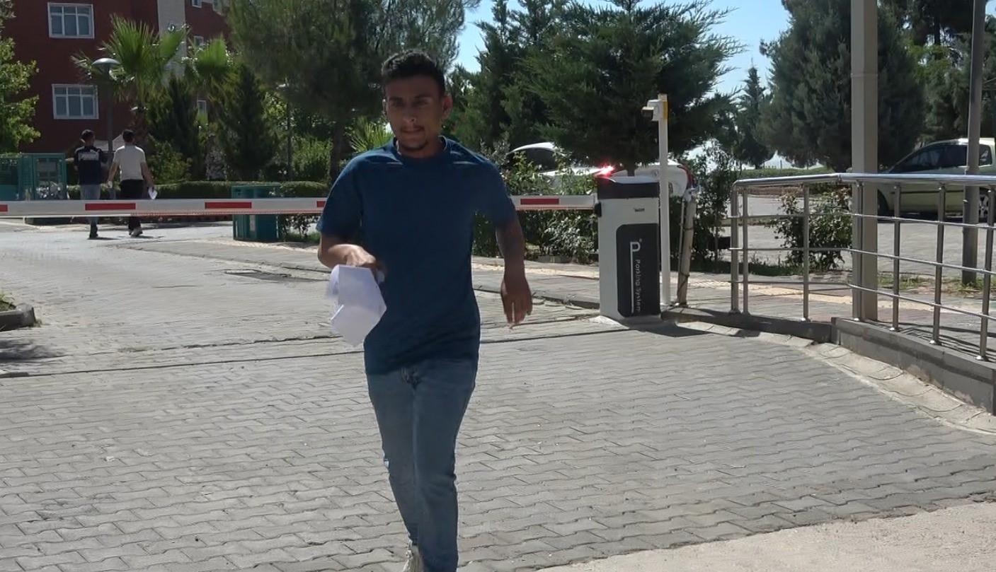YKS’ye geç kalıyordu, trafik polisleri yetiştirdi