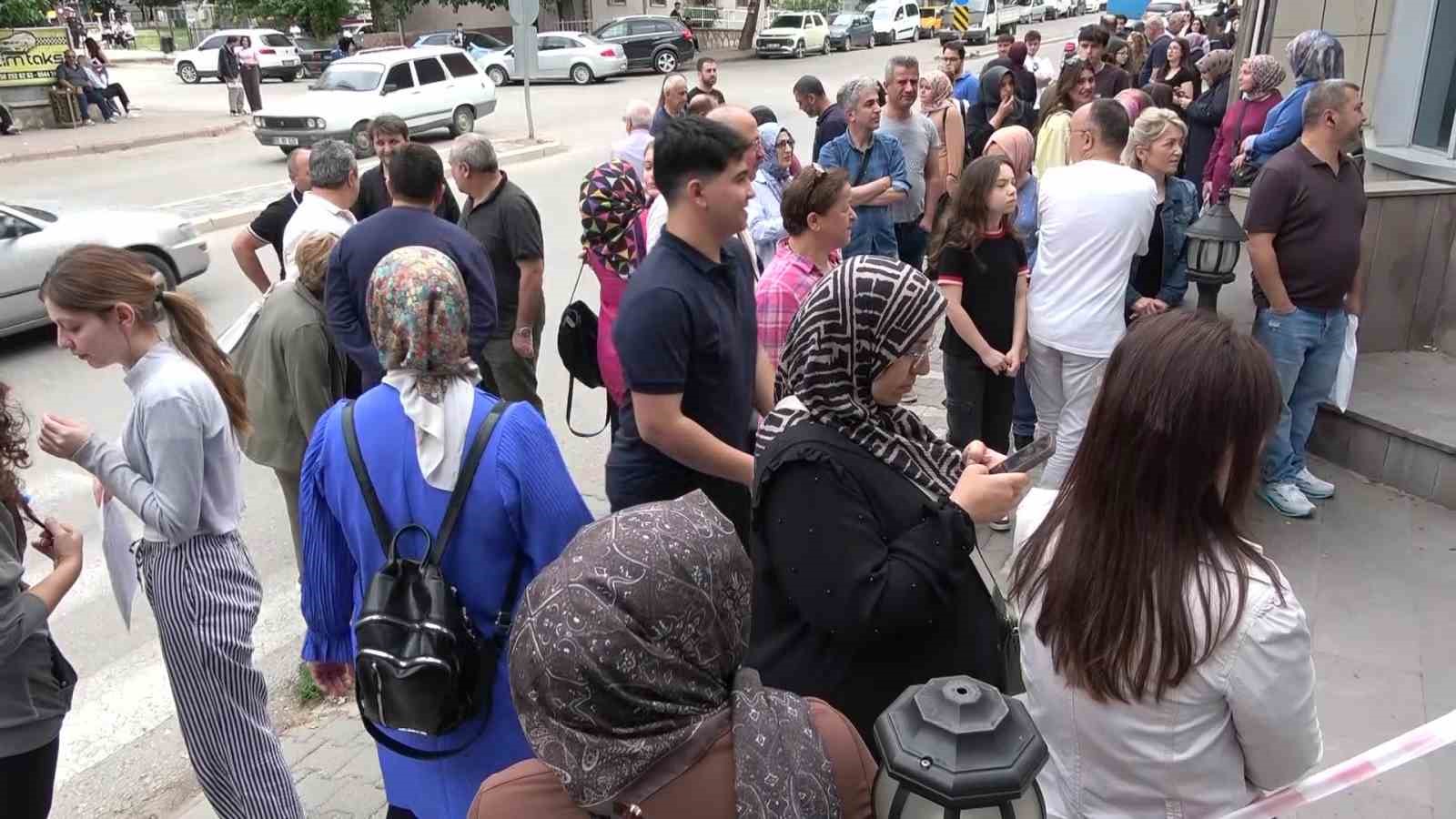 Amasya’da iki oğluyla birlikte YKS’ye giren anne: "Haydi anne dediler"
