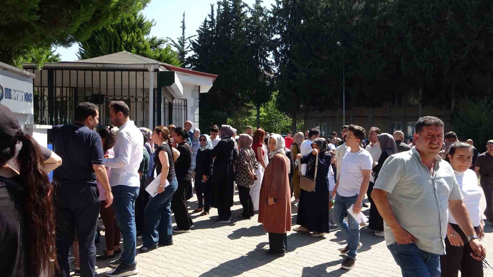 Gaziantep’te YKS heyecanı başladı: Koşa koşa geldi, son anda yetişti