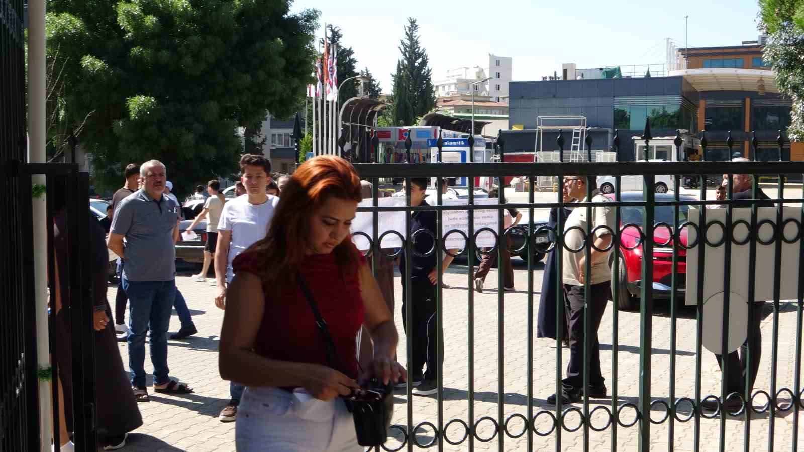 Gaziantep’te YKS heyecanı başladı: Koşa koşa geldi, son anda yetişti