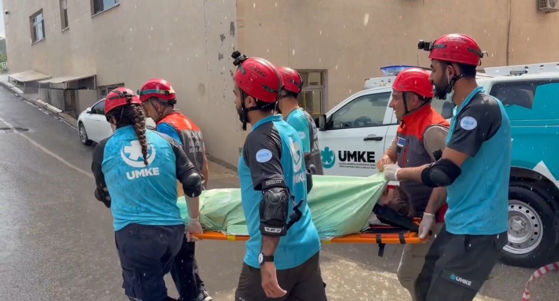 Tunceli Devlet Hastanesi’nde deprem tatbikatı gerçeğini aratmadı