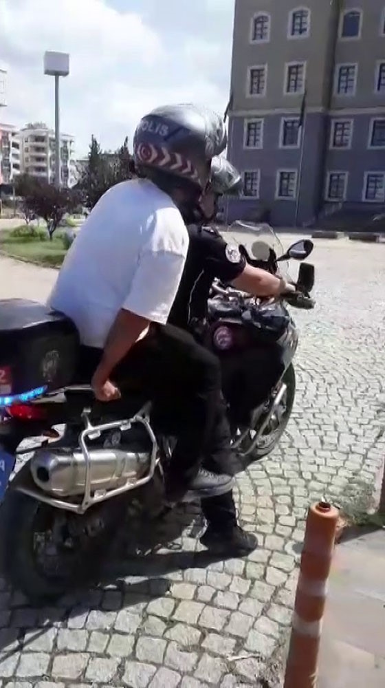 TYT’ye geç kalan adayların yardımına polis ekipleri yetişti